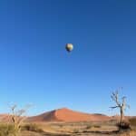 Vol en montgolfière au-dessus des dunes rouges du désert namibien, excursion African Explorer