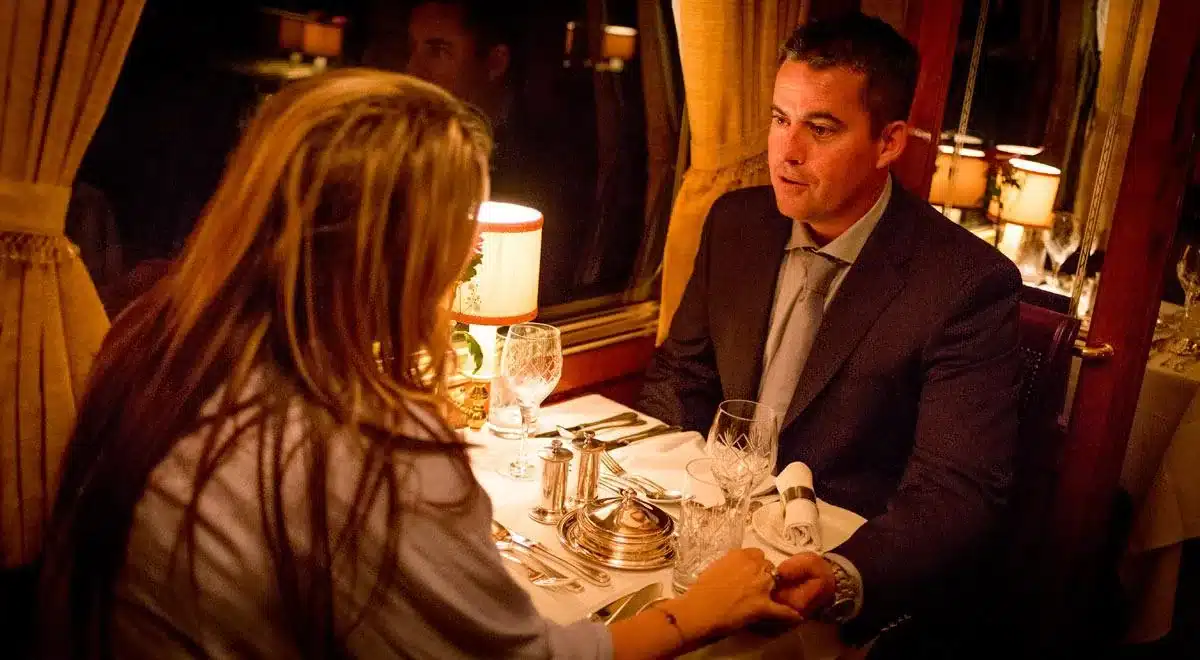 Dîner gastronomique Blue Train — voyage train de luxe seniors Afrique du Sud